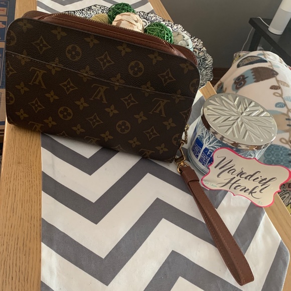 🛑 SOLD Louis Vuitton Orsay Clutch 🛑 - Picture 2 of 8
